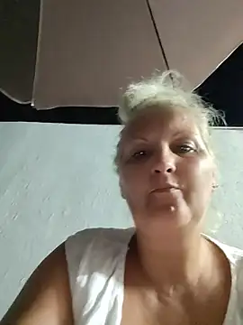 Snapshot of Divineblond chatting on 6, 7, 2026 Divineblond online show from 6, 7, 2026