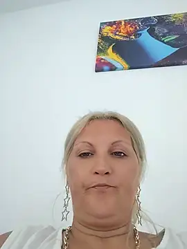 Snapshot of Divineblond chatting on 12, 7, 2026 Divineblond online show from 12, 7, 2026