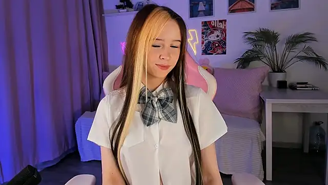 Snapshot of Luvienne_Belle chatting on 2, 6, 2026 Luvienne Belle online show from 2, 6, 2026