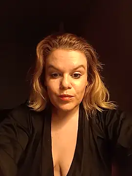 Snapshot of Maryquenn chatting on 16, 5, 2026 Maryquenn online show from 16, 5, 2026