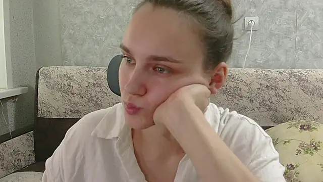 Snapshot of DolcezzaCream chatting on 6, 7, 2026 DolcezzaCream online show from 6, 7, 2026