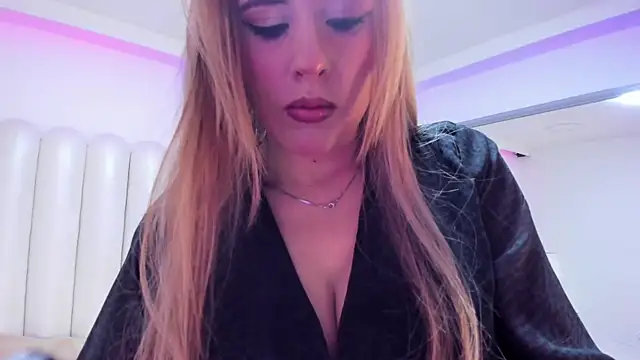 Snapshot of AndreinaOwen chatting on 1, 5, 2026 AndreinaOwen online show from 1, 5, 2026