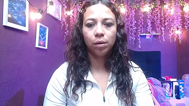 Snapshot of monik299 chatting on 25, 5, 2026 monik299 online show from 25, 5, 2026