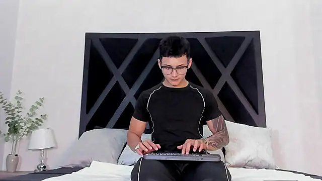 Snapshot of Alan_Salazar chatting on 19, 5, 2026 Alan Salazar online show from 19, 5, 2026
