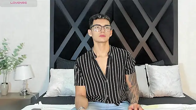 Snapshot of Alan_Salazar chatting on 22, 5, 2026 Alan Salazar online show from 22, 5, 2026