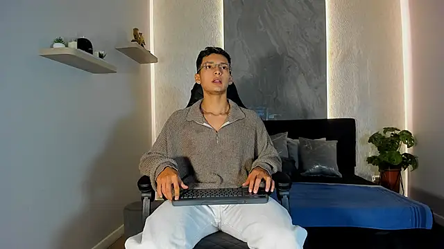 Snapshot of Alan_Salazar chatting on 24, 5, 2026 Alan Salazar online show from 24, 5, 2026