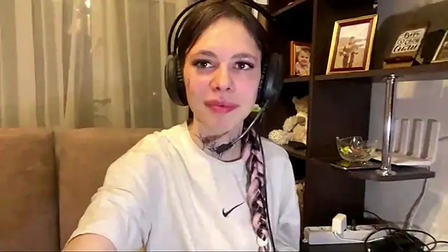 Snapshot of TuZezima chatting on 14, 5, 2026 TuZezima online show from 14, 5, 2026