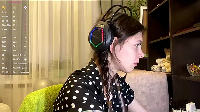 Snapshot of TuZezima chatting on 4, 6, 2026 TuZezima online show from 4, 6, 2026