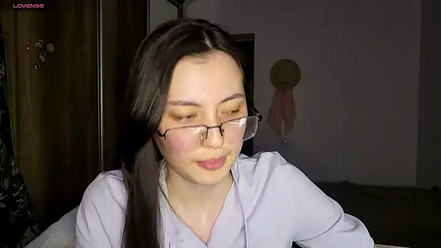 AshleyTropiano online show from 3, 6, 2026