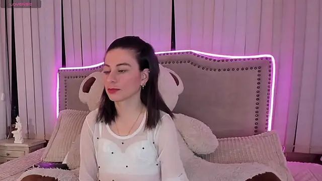Snapshot of mariana__thompson chatting on 3, 6, 2026 mariana thompson online show from 3, 6, 2026
