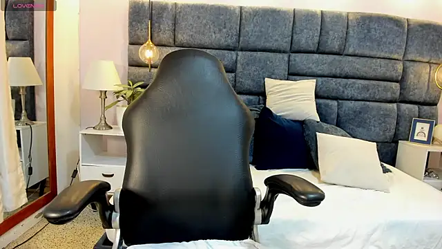 chloe rhoades online show from 9, 7, 2026