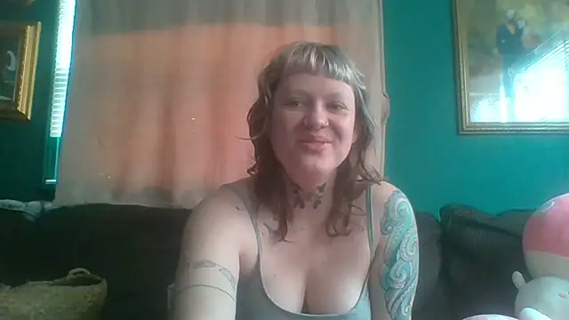 Snapshot of RosieSwitchBitch chatting on 11, 5, 2026 RosieSwitchBitch online show from 11, 5, 2026
