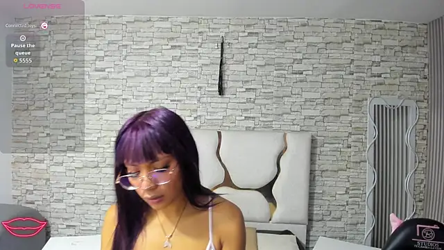 Yenn tay online show from 11, 7, 2026