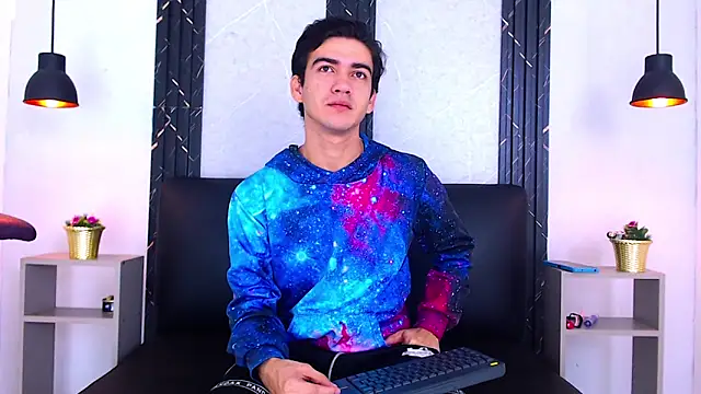 Snapshot of Feiccer_Castquer chatting on 5, 5, 2026 Feiccer Castquer online show from 5, 5, 2026