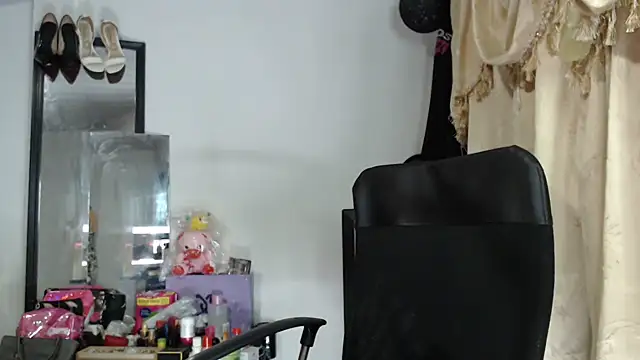 Snapshot of nadia__abaud chatting on 17, 7, 2026 nadia abaud online show from 17, 7, 2026