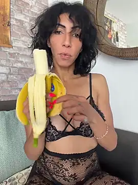 Snapshot of Yasmiinee chatting on 15, 5, 2026 Yasmiinee online show from 15, 5, 2026