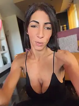 Snapshot of Yasmiinee chatting on 10, 6, 2026 Yasmiinee online show from 10, 6, 2026