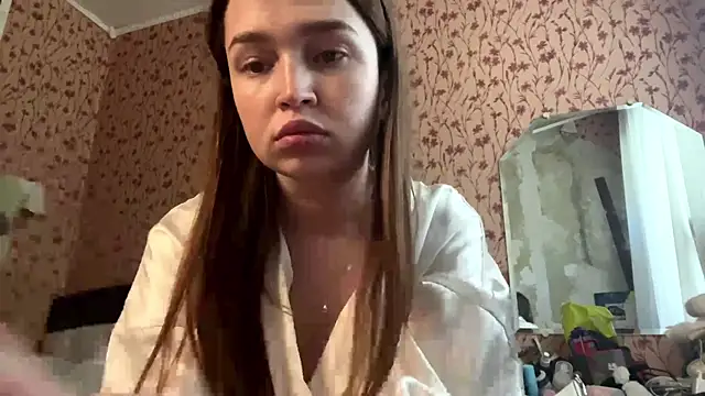 Chloooee online show from 13, 7, 2026