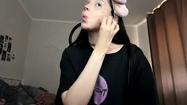 Snapshot of LouisePavlides chatting on 29, 5, 2026 LouisePavlides online show from 29, 5, 2026