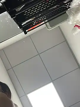 Snapshot of milkwine chatting on 22, 5, 2026 milkwine online show from 22, 5, 2026