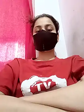 saniyamirza000777 online show from 28, 4, 2026