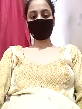 saniyamirza000777 online show from 29, 4, 2026