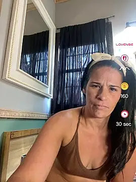 Snapshot of Vanessa_Valentine chatting on 22, 7, 2026 Vanessa Valentine online show from 22, 7, 2026