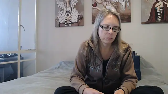 Snapshot of blondiesin50 chatting on 6, 7, 2026 blondiesin50 online show from 6, 7, 2026