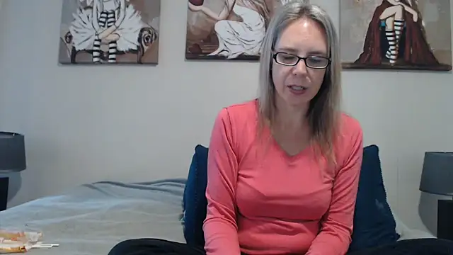 Snapshot of blondiesin50 chatting on 7, 7, 2026 blondiesin50 online show from 7, 7, 2026