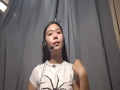 Snapshot of RegenaKhanponaphan chatting on 5, 5, 2026 RegenaKhanponaphan online show from 5, 5, 2026