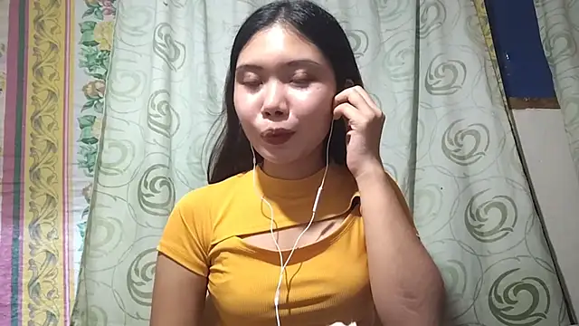 Snapshot of RegenaKhanponaphan chatting on 8, 5, 2026 RegenaKhanponaphan online show from 8, 5, 2026