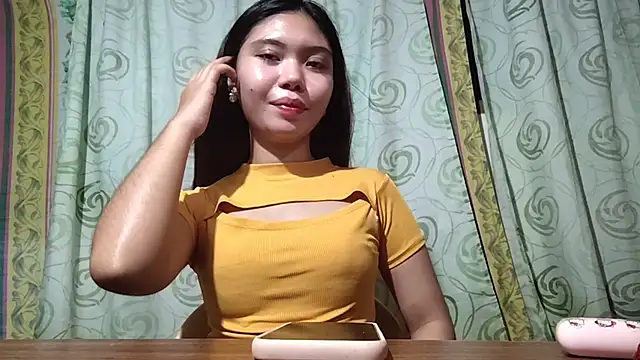 Snapshot of RegenaKhanponaphan chatting on 13, 5, 2026 RegenaKhanponaphan online show from 13, 5, 2026