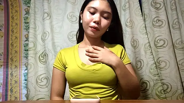 Snapshot of RegenaKhanponaphan chatting on 14, 5, 2026 RegenaKhanponaphan online show from 14, 5, 2026