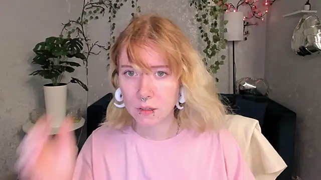 Snapshot of Elira_Vane chatting on 22, 6, 2026 Elira Vane online show from 22, 6, 2026