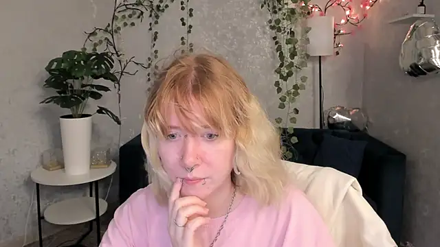 Snapshot of Elira_Vane chatting on 22, 6, 2026 Elira Vane online show from 22, 6, 2026