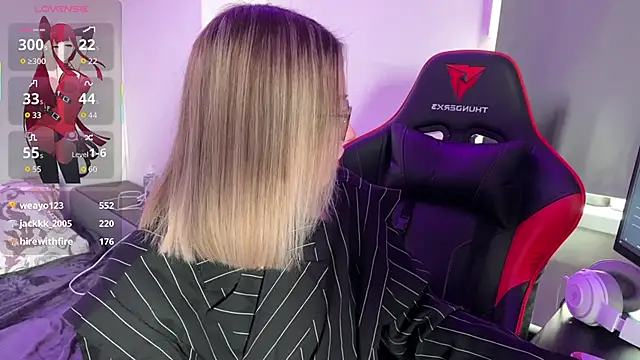 Jessica nigh online show from 20, 5, 2026