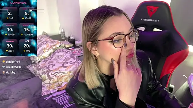 Jessica nigh online show from 25, 5, 2026
