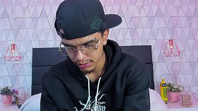 Snapshot of TysonRiggs chatting on 25, 5, 2026 TysonRiggs online show from 25, 5, 2026