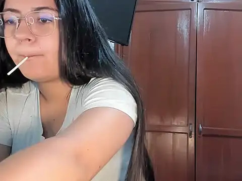 Snapshot of melodyi_ chatting on 15, 5, 2026 melodyi online show from 15, 5, 2026