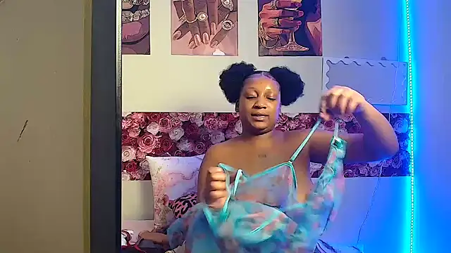 Snapshot of EnchantingLisa chatting on 22, 5, 2026 EnchantingLisa online show from 22, 5, 2026