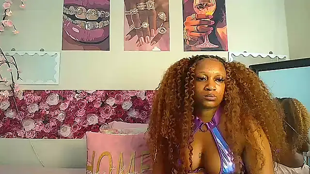 Snapshot of EnchantingLisa chatting on 7, 7, 2026 EnchantingLisa online show from 7, 7, 2026