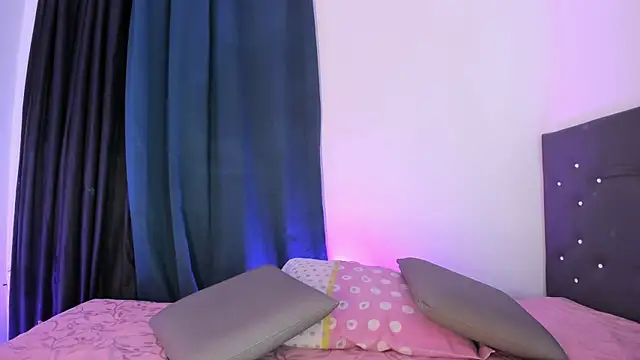 Snapshot of aaisha_h_ chatting on 4, 8, 2026 aaisha h online show from 4, 8, 2026