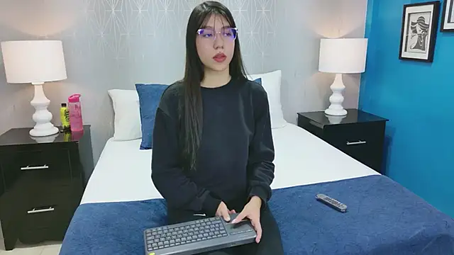 Snapshot of VioletSweetts chatting on 2, 6, 2026 VioletSweetts online show from 2, 6, 2026