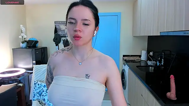 Snapshot of Evelyne_xx chatting on 3, 6, 2026 Evelyne xx online show from 3, 6, 2026