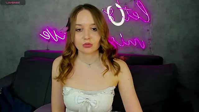 Snapshot of Emmaa_Kimm chatting on 5, 6, 2026 Emmaa Kimm online show from 5, 6, 2026