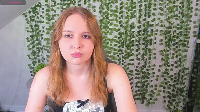 Snapshot of Emmaa_Kimm chatting on 7, 7, 2026 Emmaa Kimm online show from 7, 7, 2026