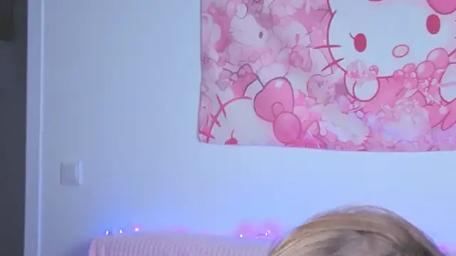 Snapshot of LouiseKane chatting on 9, 7, 2026 LouiseKane online show from 9, 7, 2026