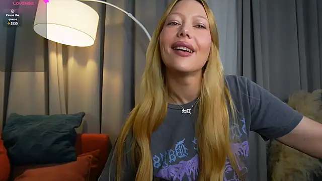 Snapshot of _Mila_Luna_ chatting on 6, 6, 2026 Mila Luna online show from 6, 6, 2026