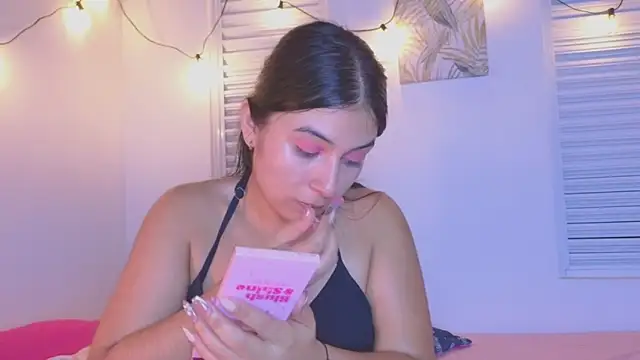 VictoriaaLopez online show from 10, 6, 2026