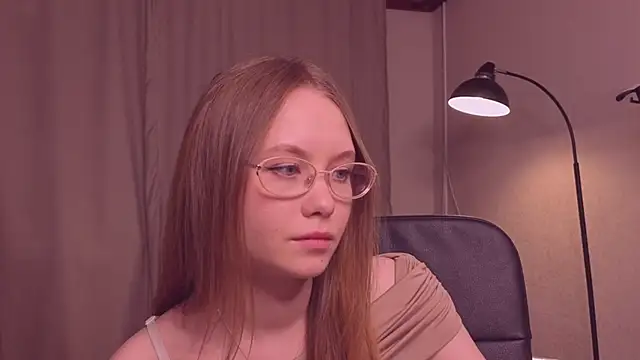Snapshot of FloraLarsson chatting on 11, 5, 2026 FloraLarsson online show from 11, 5, 2026